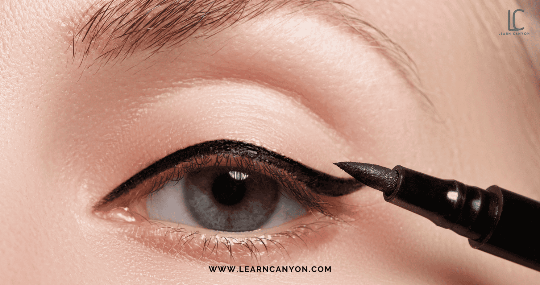 Say Goodbye to Smudging: The Secret to Long-Wear Natural Eyeliner 4 Eyeliner