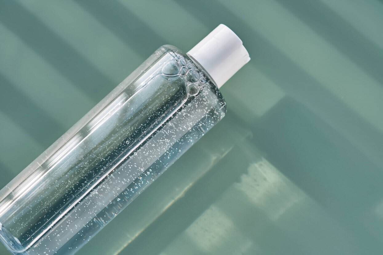 Clear gel shampoo